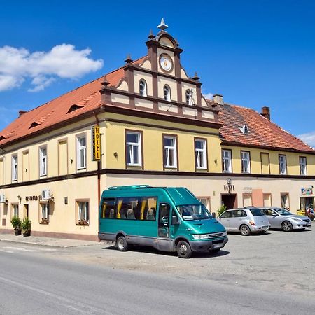 Hotel Stary Ratusz Kostomloty ภายนอก รูปภาพ