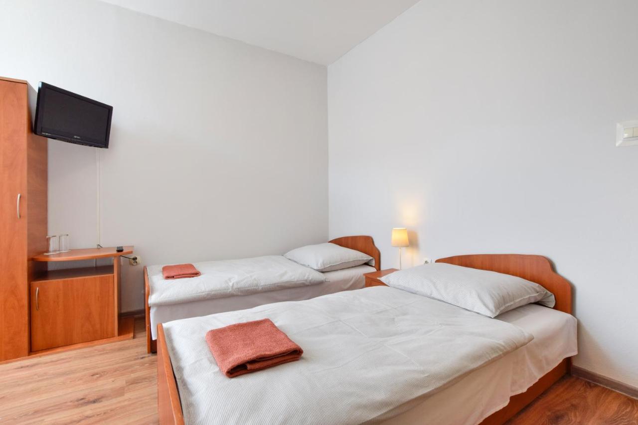 Hotel Stary Ratusz Kostomloty ภายนอก รูปภาพ