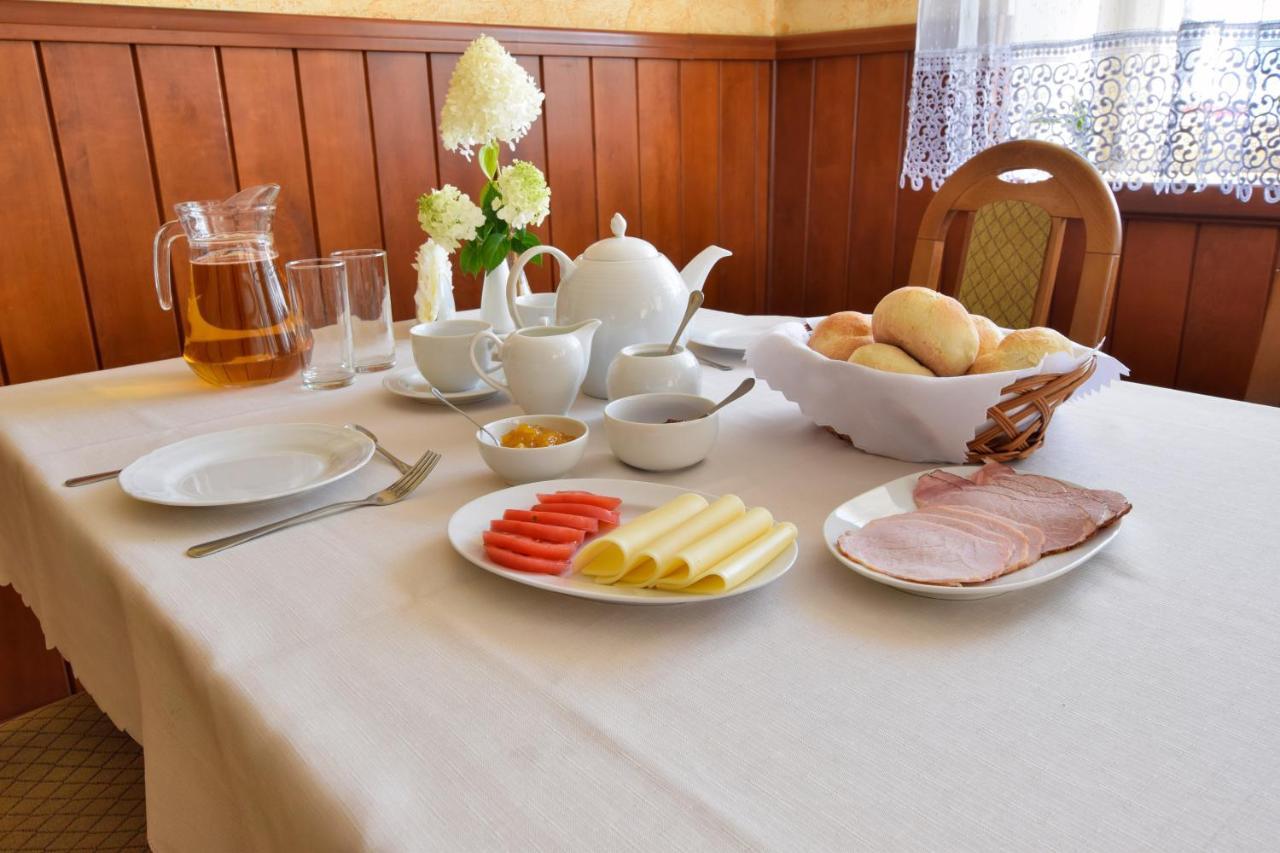 Hotel Stary Ratusz Kostomloty ภายนอก รูปภาพ