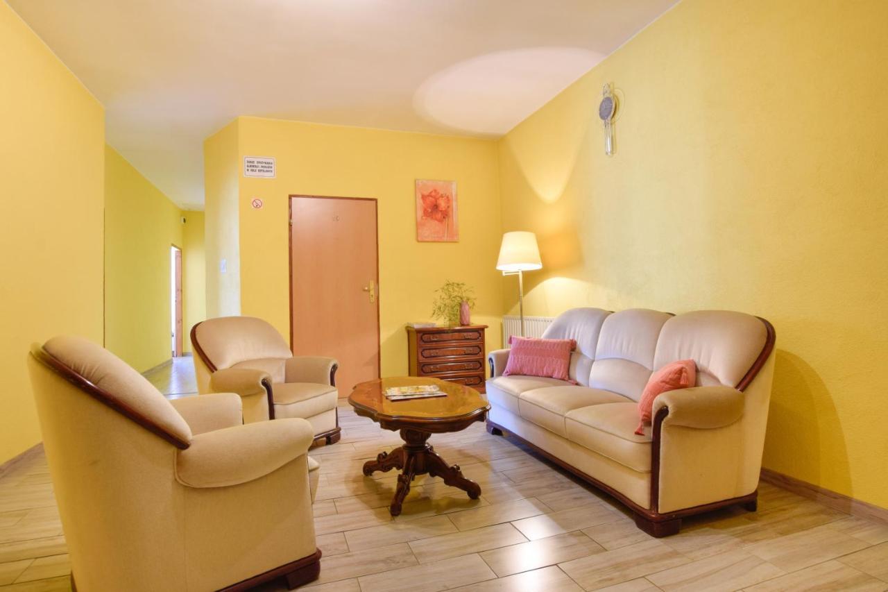Hotel Stary Ratusz Kostomloty ภายนอก รูปภาพ
