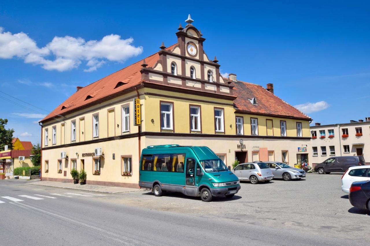 Hotel Stary Ratusz Kostomloty ภายนอก รูปภาพ