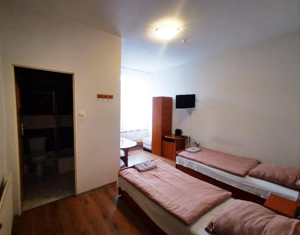 Hotel Stary Ratusz Kostomloty ภายนอก รูปภาพ