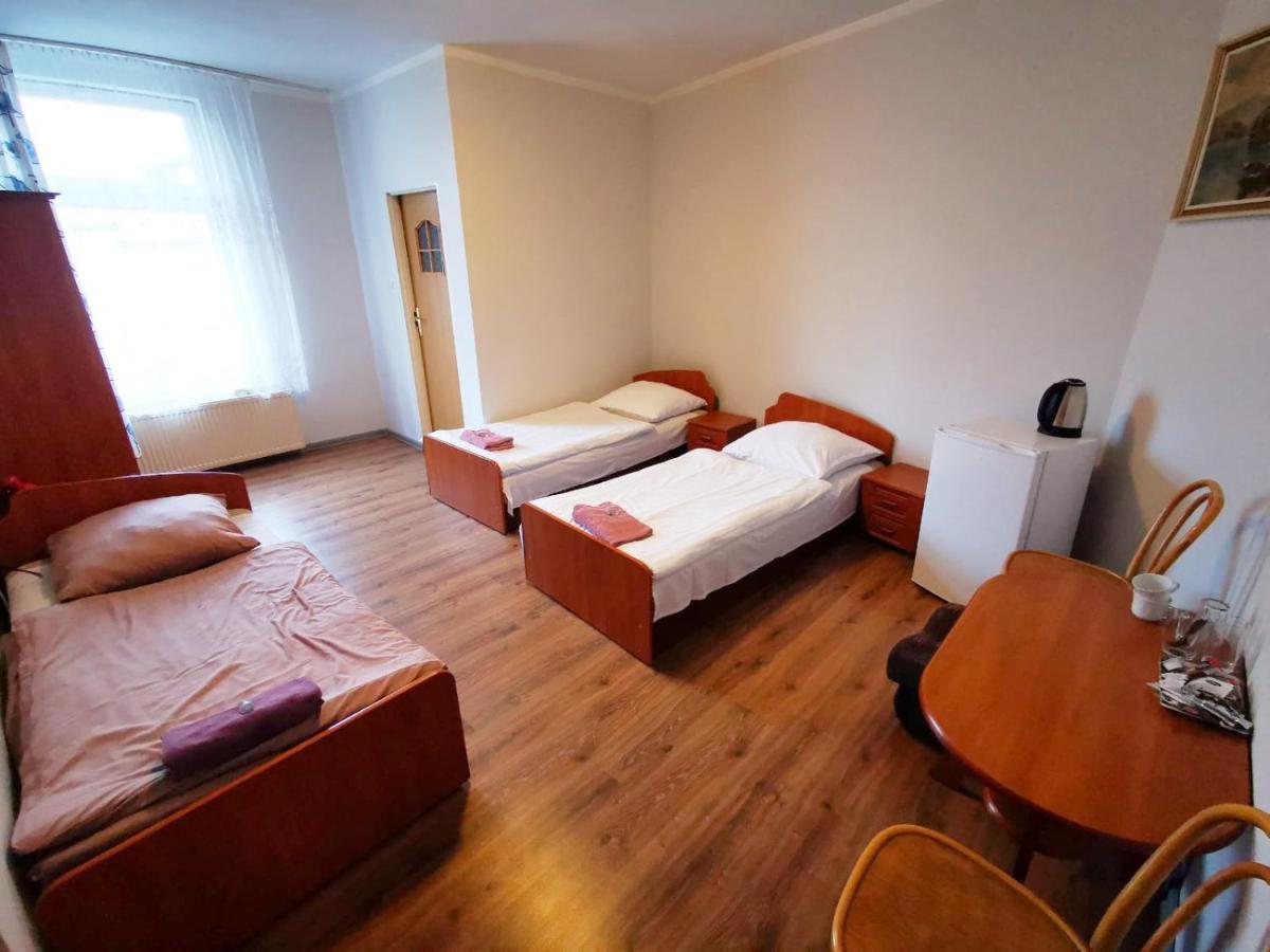Hotel Stary Ratusz Kostomloty ภายนอก รูปภาพ